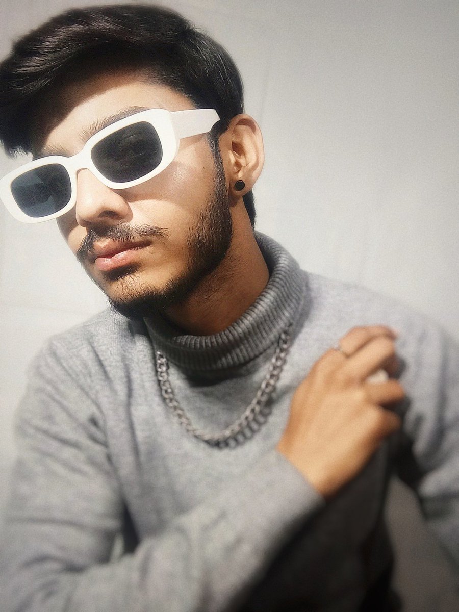 Officialbariib's tweet photo. Kia Life mein bahut kuchh sikhana Baki Hai ? 🤔 Comment mein batana yes or no 👇🤗

#malefashion #UrbanStyle #photographystyle #outfitaesthetic #chainaccessory #fashioninfluencer https://t.co/VrmGG86nZs