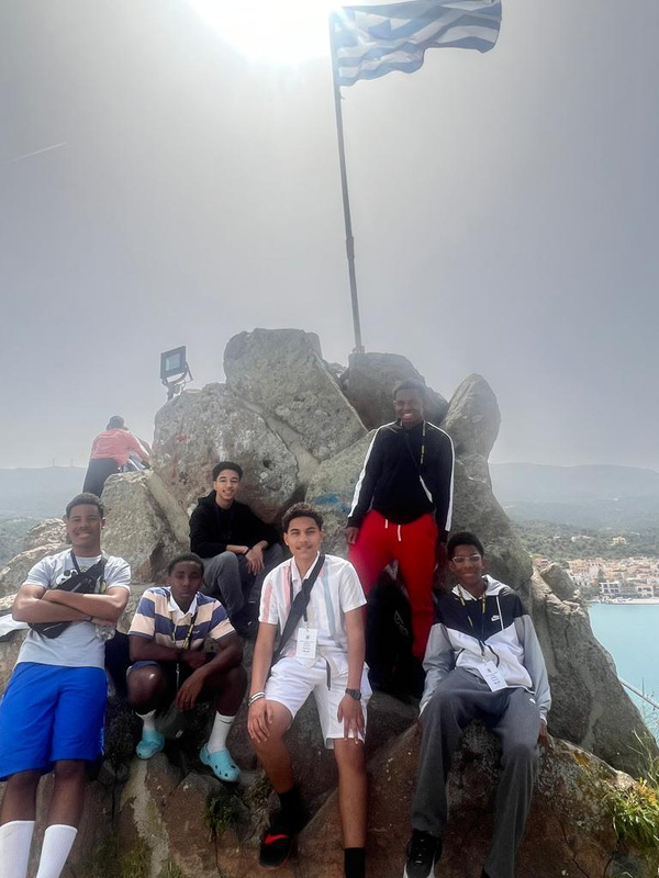 MountToday's tweet image. #ThrowBackThrusday 📸Our travel group last Easter break in Greece. This year, our JHS travel group is heading to Costa Rica🇨🇷, and our HS travel group is heading to Peru🇵🇪. Stay tuned…#WorldTravel #BeyondTheClassroom 🌎🗺️🧭✈️