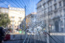 🪟 The broken windows theory suggests visible signs of crime, antisocial behaviour and social disorder can create an environment which fosters more serious crimes.

We explore broken windows theory and examine how it relates to modern policing 👉 ow.ly/7zIx50Vyhuh