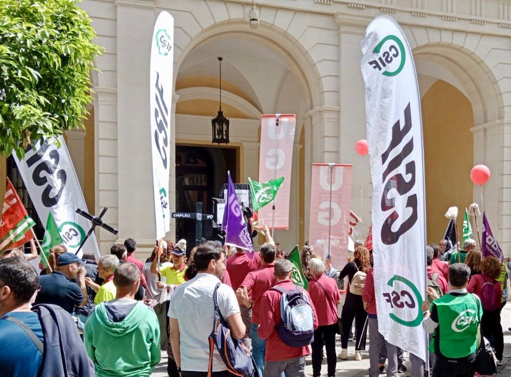 Desde <a href="/CSIFAytoSevilla/">CSIF Ayuntamiento de Sevilla</a> reivindicamos al alcalde que cubra "las más de 1.200 vacantes" del <a href="/Ayto_Sevilla/">Ayuntamiento de Sevilla</a> 
❌ "Es un desastre en atención a la ciudadanía, por el estrés de la plantilla y por no poder prestar servicios básicos"
#SevillaHoy #Sevilla