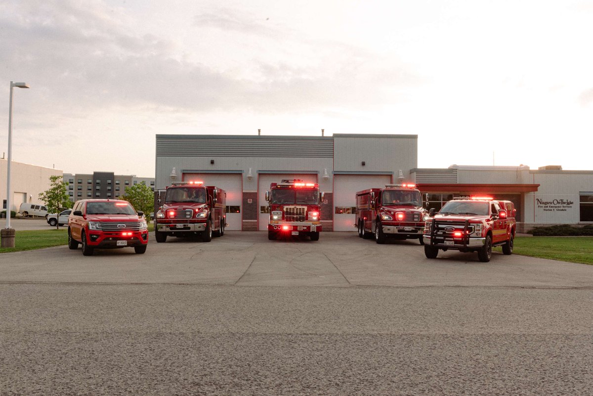 LeslieAssociate's tweet image. #ThrowbackThursday to our on-site production with Niagara-On-The-Lake Fire and Emergency Services! All 5 vehicles are equipped with the CV2V (Vehicle-to-Vehicle Sync Module) from @wheleneng allowing them to have in unison flash patterns, and for us to capture these amazing shots!