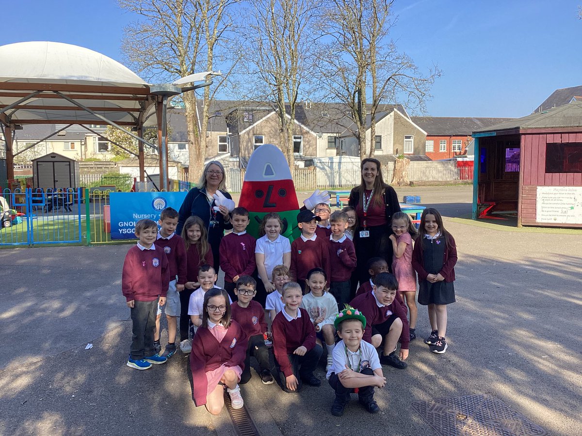 Gnoll Primary (@gnollprimary) on Twitter photo Diolch yn fawr Mr Urdd for visiting us at Gnoll Primary today. We all loved meeting you. Da iawn to Blwyddyn 2 for being our Tocyn Iaith winners for March - itโs been such a lovely surprise meeting Mr Urdd as part of their Welsh reward. Bendigedig!!!!!! <a href="/Urdd/">Urdd Gobaith Cymru</a> <a href="/GnollPrimary/">Gnoll Primary</a> ๐ด๓ ง๓ ข๓ ท๓ ฌ๓ ณ๓ ฟ Diolch yn fawr Mr Urdd for visiting us at Gnoll Primary today. We all loved meeting you. Da iawn to Blwyddyn 2 for being our Tocyn Iaith winners for March - itโs been such a lovely surprise meeting Mr Urdd as part of their Welsh reward. Bendigedig!!!!!! <a href="/Urdd/">Urdd Gobaith Cymru</a> <a href="/GnollPrimary/">Gnoll Primary</a> ๐ด๓ ง๓ ข๓ ท๓ ฌ๓ ณ๓ ฟ