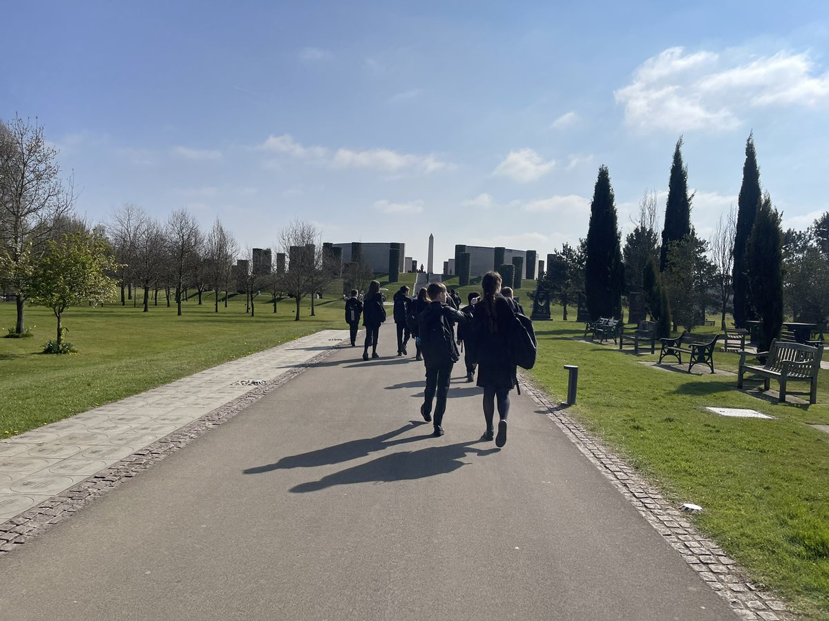 StreetlyMusic's tweet photo. Wonderful sunny day at the national memorial arboretum #streetlyofferday2 https://t.co/3Pjs1hirNd