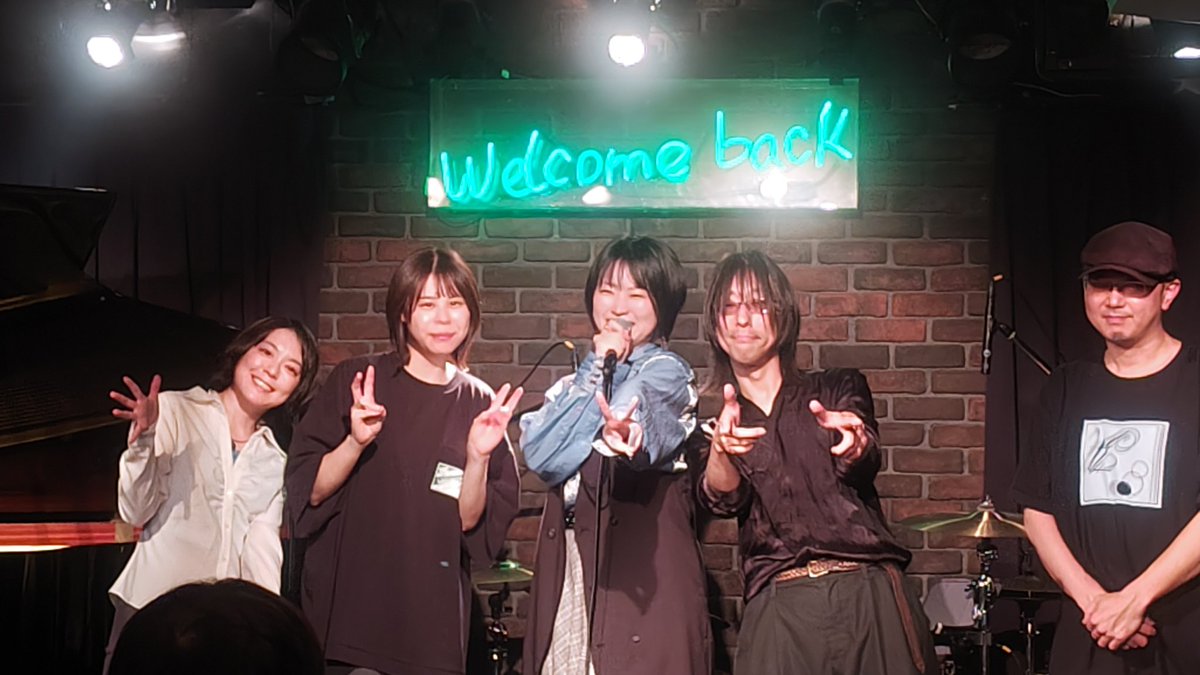 yuu_tankobu's tweet photo. 【Blessed.8 生演奏SP】
バンド1時間は楽しすぎた🥺✨
あや乃ちゃんの歌声はほんと良いのよ!!!
久しぶりに会えてめっちゃ嬉しかった🫣
あや乃ちゃん、、、大好き❤️🫶🏻🥰
チェキもめっちゃ良い感じに
ありがとうございます🥹🙏🏻
#武岡あや乃
#すずきゆい
#chanchee
#カトウマサタカ
#Blessed8 https://t.co/FVzZfYSXtA