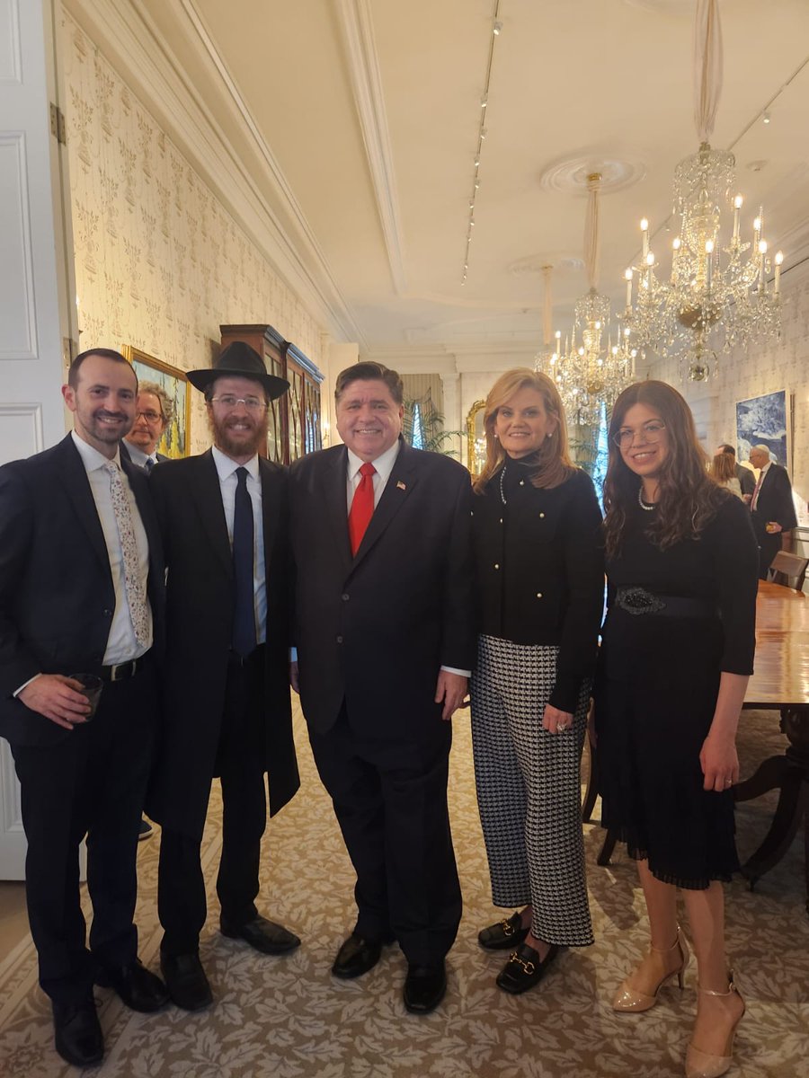 mendelturen's tweet photo. Thank you @GovPritzker for inviting us to the Pre-Passover Seder!

It's always a fun evening at the Governor's Mansion! https://t.co/b9oRpc8kH2
