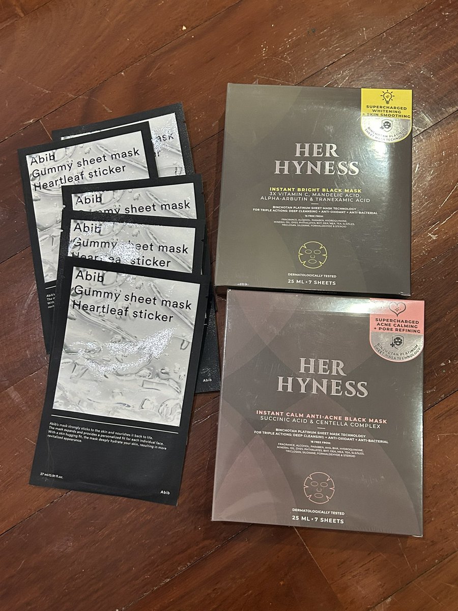 danyasthings's tweet photo. ส่งต่อมาสก��หน้า herhyness 2 กล่อง 900บาท ส่งฟรีแถมมาสก์หน้าabib พอดีกดสูตรมาผิดสูตรค่ะ😭 ยังไม่ได้แกะใช้เลยค่ะ พึ่งซื้อมาไม่กี่วันก่อน 
#ส่งต่อสกินแคร์ #ส่งต่อคสอ #ส่งต่อคสอมือ2 #คสอมือสอง #ส่งต่อเครื่องสำอาง #ส่งต่อเครื่องสําอางมือสอง #เครื่องสำอางมือสอง #ส่งต่อสกินแคร์มือสอง https://t.co/jdZk84F5Ye