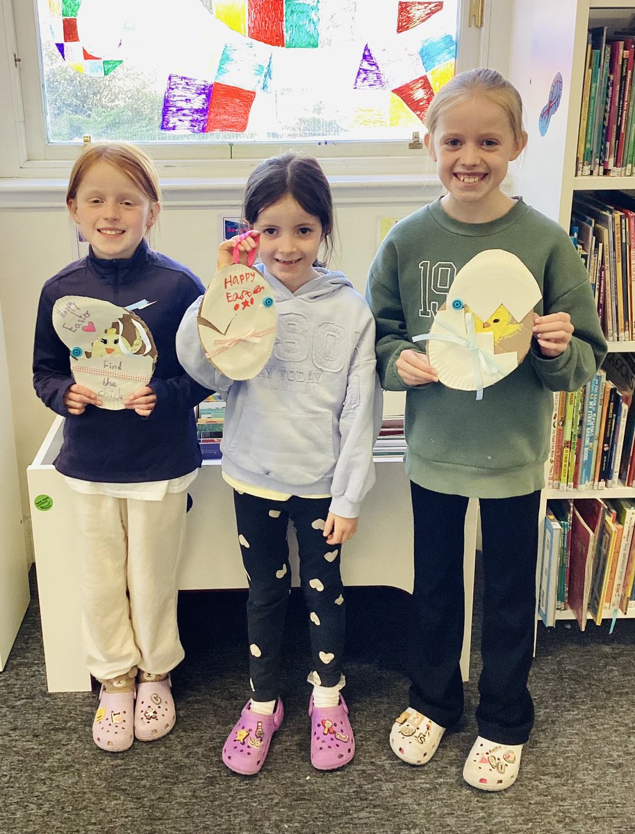 InverclydeLibs's tweet photo. ๐ฃ๐ทLook at the fantastic Spring Creations that our lovely families made at our Make-do session at Greenock Central Library this afternoon . Fun had by all. ๐ฃ๐ท#HolidayFunWithInverclydeLibraries #LoveLibraries https://t.co/rEmLQg5cTP