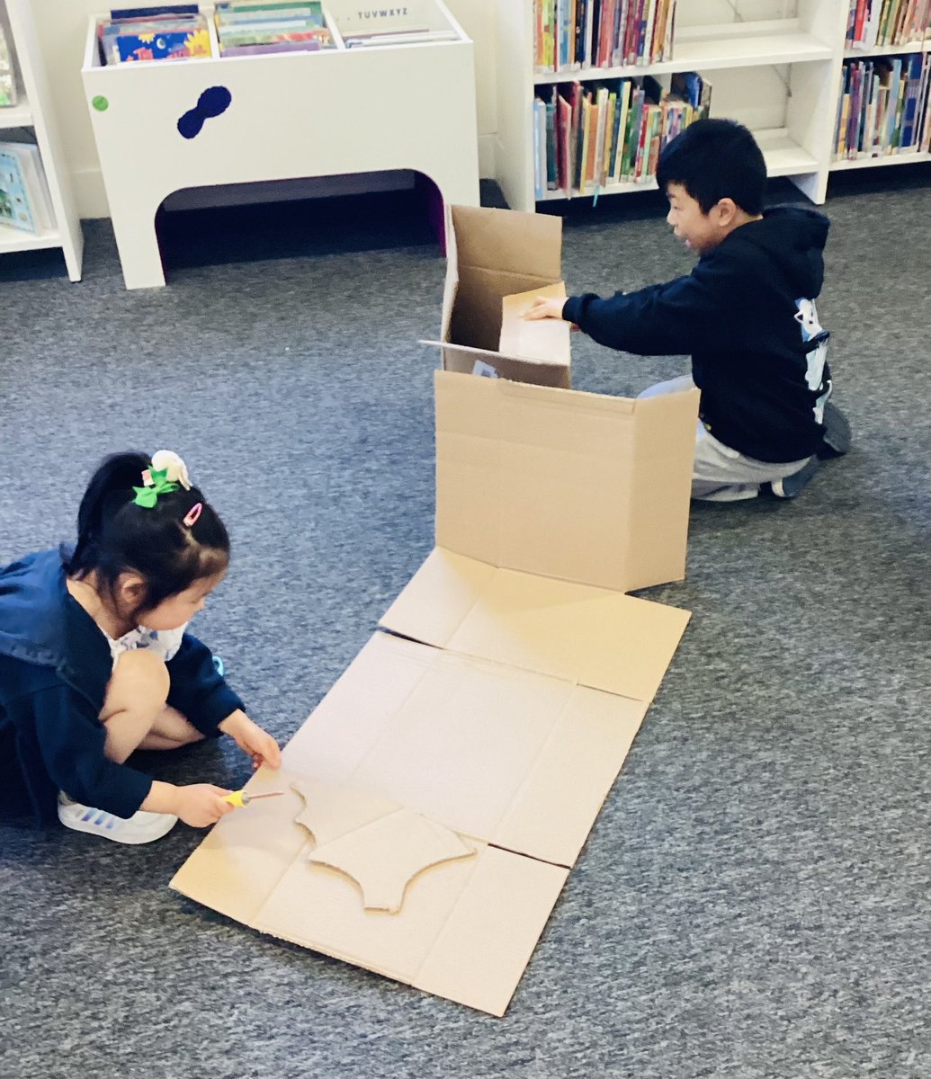 InverclydeLibs's tweet photo. ๐ฃ๐ทLook at the fantastic Spring Creations that our lovely families made at our Make-do session at Greenock Central Library this afternoon . Fun had by all. ๐ฃ๐ท#HolidayFunWithInverclydeLibraries #LoveLibraries https://t.co/rEmLQg5cTP