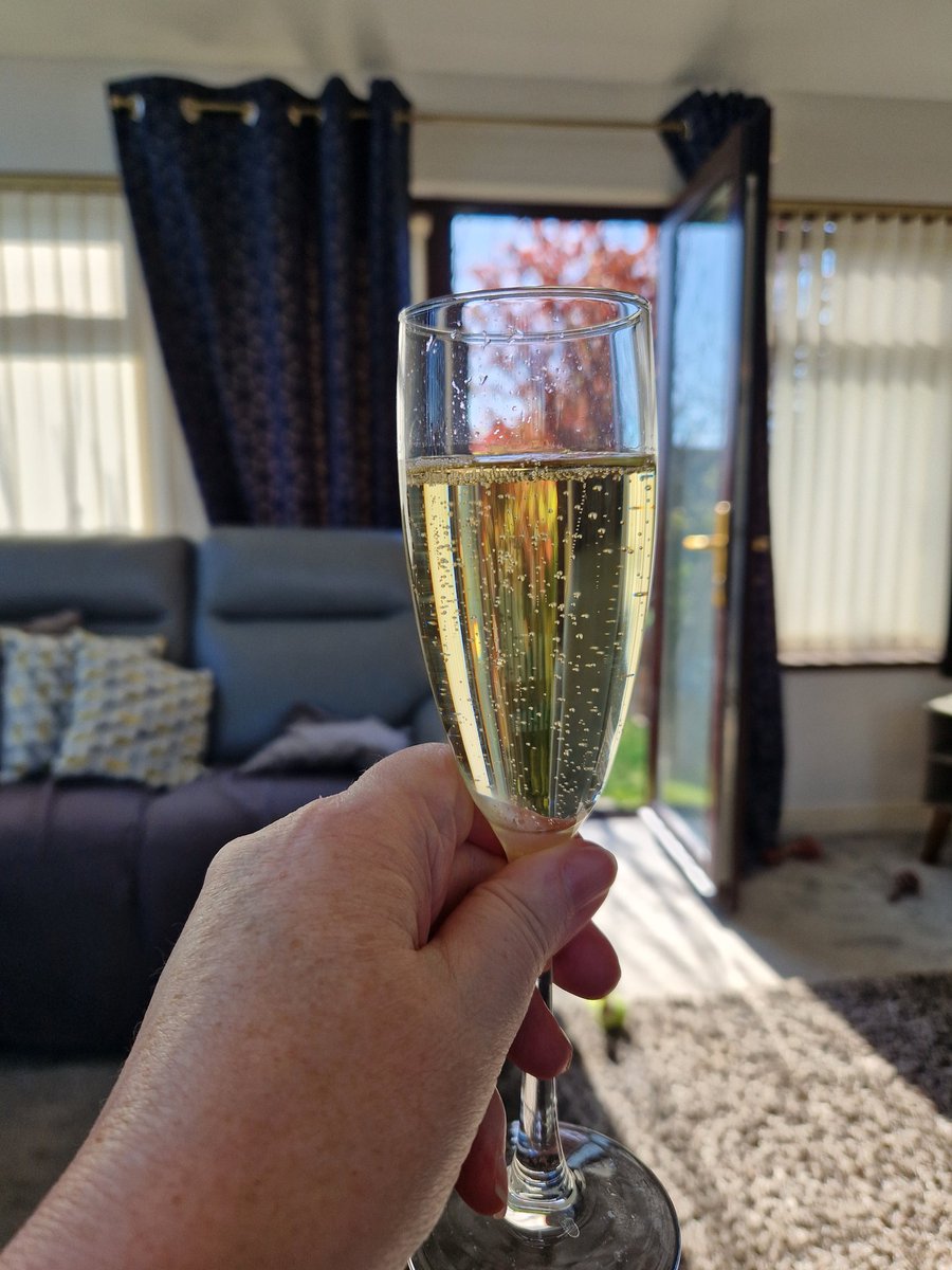 Just had a shocking 48 hours as my work phone vanished and I had to retrace my steps and get every poor fecker involved in the hunt before I would admit I lost it to my boss 😳😳- son just found it caught up in the mechanism of our recliner and now I'm gonna get drunk 🎉🎉🥃🥃🥂