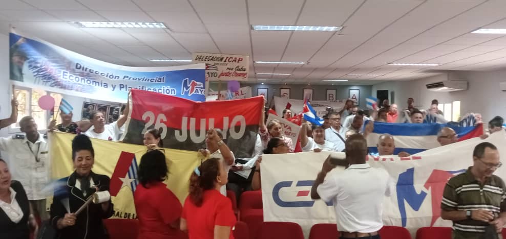 🔊 Estamos en #1Mayo y con #HonorHolguinero desarrollamos la Plenaria Provincial del SNTAP por un 26 en el 25. #PorCubaJuntosCreamos