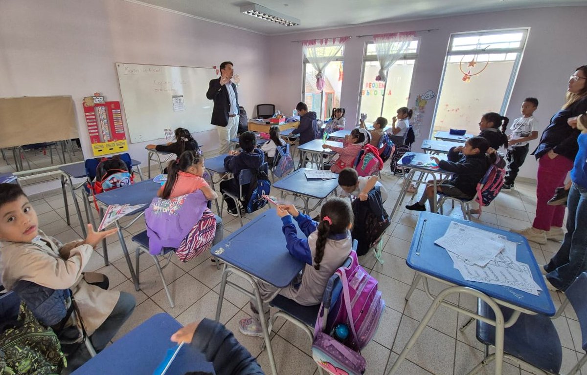 ¡En terreno!👟Durante el recorrido por el territorio, nuestro Director Ejecutivo Suplente no podía no visitar a los estudiantes de Prekinder y Kinder 👧👦de la Escuela de Concentración, quienes cumplen sus labores académicas en el Jardín Infantil “Zorzalito”😃