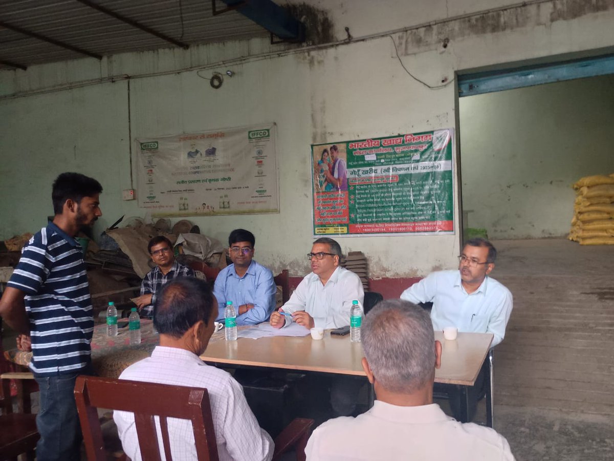 BiharFci's tweet image. किसानों के लिए खुशखबरी! 🌾 बिहार में भारतीय खाद्य निगम (FCI) ने MSP पर 3400 MT गेहूं खरीदा। किसानों को सीधा लाभ!
भारतीय खाद्य निगम के कार्यकारी निदेशक श्री दिव्य प्रकाश शुक्ला और डीजीएम श्री आनंद कुमार ने सीतामढ़ी और चंपारण में खरीद करवाई और तुरंत भुगतान सुनिश्चित किया।#FCI #MSP