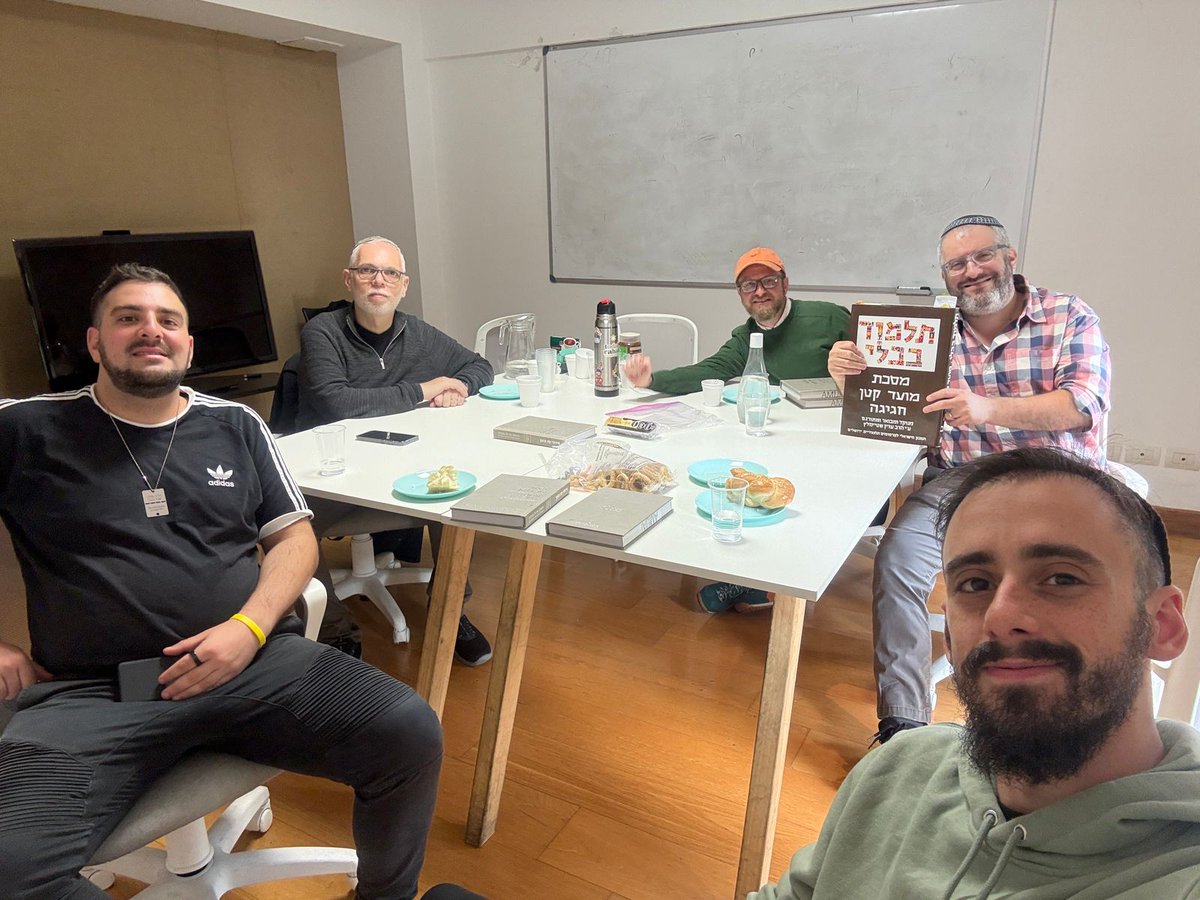 diegoelman's tweet photo. Como cada año el llamado "ayuno de los primogénitos" previo a Pesaj lo cortamos finalizando el estudio de un tratado del Talmud. BH y gracias querido Rab @meir_szames y amigos por hacerlo posible! https://t.co/7ZwkDup3D5