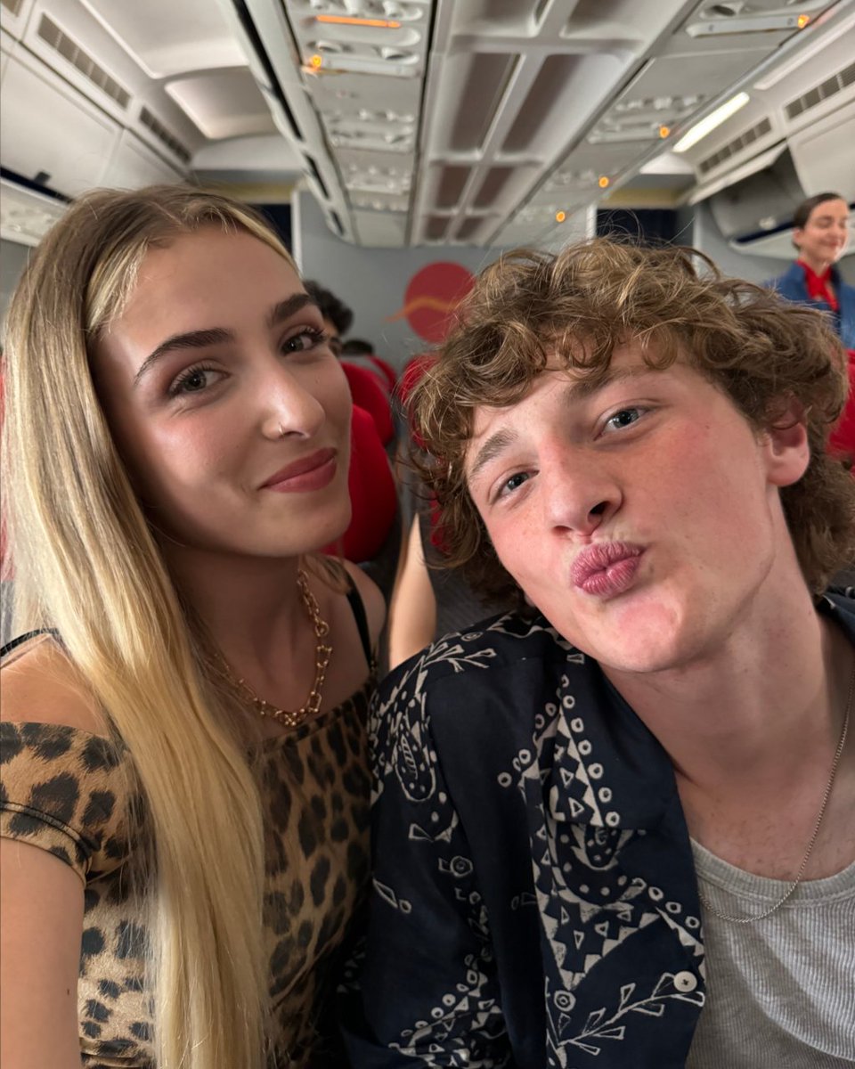 ¿No os han entrado ganas de coger un avión con ellos? 😍

Pero de momento nos conformaremos con revivir la temporada completa de #FoqLaNuevaGeneración en #atresplayer 👀▶ atres.red/qn8ic255