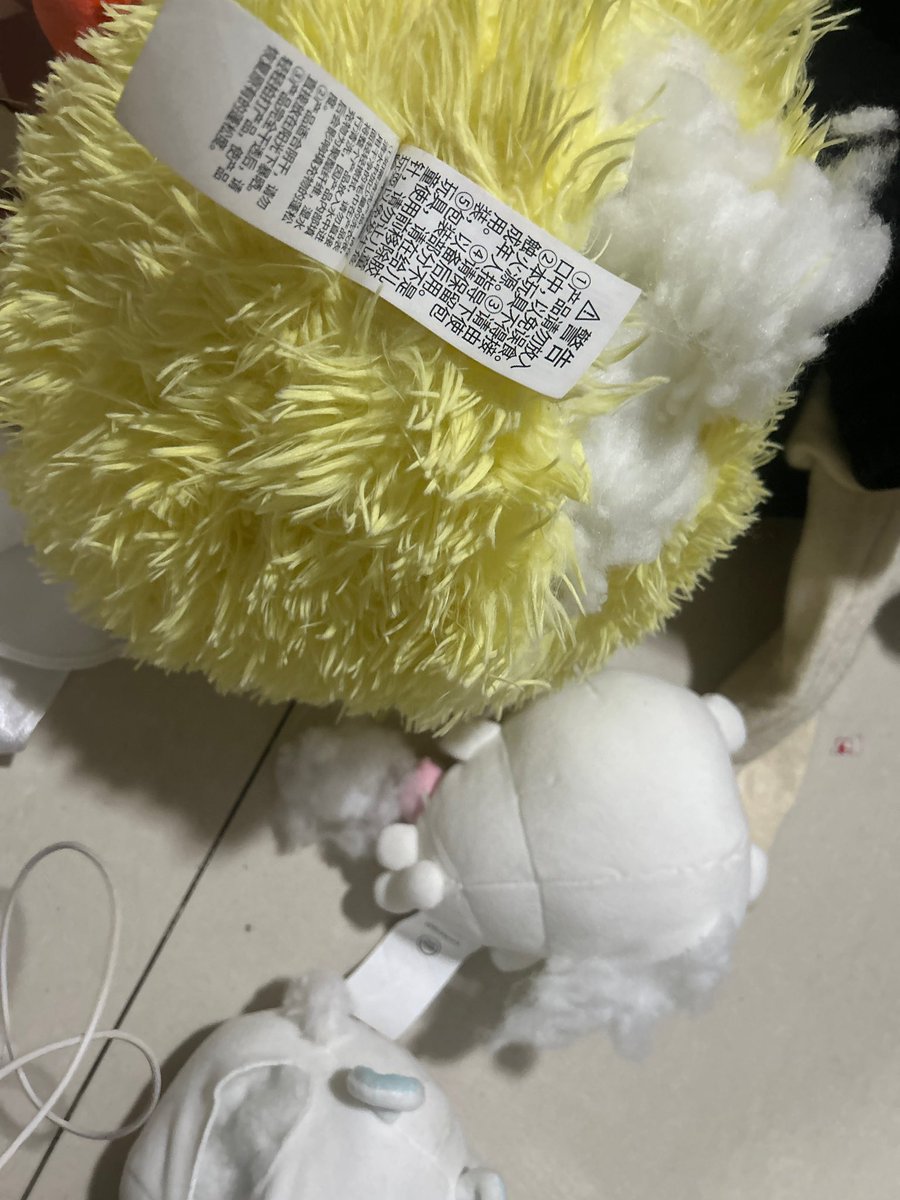 妈妈把我的娃娃都划烂了。