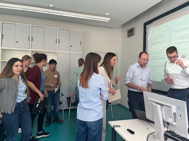 ERN_RARE_LIVER's tweet photo. Afternoon at #Academy2025:

🔬 Expert talk by Christoph Schramm on Primary Biliary Cholangitis

👥 Split into 3 groups for expert-led case discussions

🎤 Wrapped up with insightful presentations
Great to see such teamwork &amp; learning in action! 💡

#RareLiver #ERN #LiverDisease https://t.co/NcsuuRFRUc