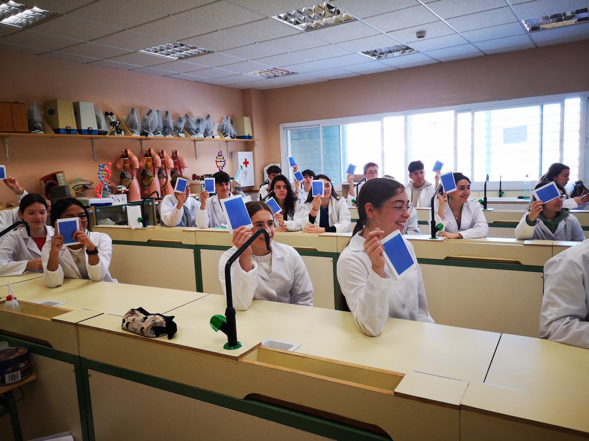 SMicromundo's tweet photo. @SMicromundo ultimo día en @iesAldebaran_Al. Los resultados han sido prometedores. 👏🏼🧫🧪 https://t.co/xL1SGgJOdf