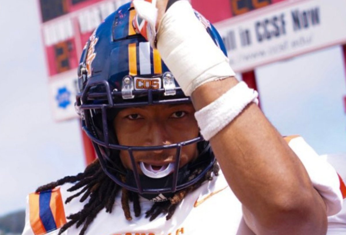 Julio Gonzales Jr. (@jgonzalesjr10) on Twitter photo I spoke with The College of the Sequoias (<a href="/COSGIANTS_FB/">COS Giants Football</a>) DE/OLB Tovie Martin (<a href="/Tovie_Martin/">Tovie Martin⚡️</a>) to recap his commitment to Eastern Illinois (<a href="/EIU_FB/">Eastern Illinois Football</a>). #WeNotMe #BleedBlue <a href="/FBCoachTaylor/">Carlif Taylor</a> <a href="/FB_Coach_Wilk/">Chris Wilkerson</a> <a href="/coach_ruizz/">Mason Ruiz</a> <a href="/Coach_Mendonca/">Coach Mendonca</a>
jcgridiron.rivals.com/news/college-o… I spoke with The College of the Sequoias (<a href="/COSGIANTS_FB/">COS Giants Football</a>) DE/OLB Tovie Martin (<a href="/Tovie_Martin/">Tovie Martin⚡️</a>) to recap his commitment to Eastern Illinois (<a href="/EIU_FB/">Eastern Illinois Football</a>). #WeNotMe #BleedBlue <a href="/FBCoachTaylor/">Carlif Taylor</a> <a href="/FB_Coach_Wilk/">Chris Wilkerson</a> <a href="/coach_ruizz/">Mason Ruiz</a> <a href="/Coach_Mendonca/">Coach Mendonca</a>
jcgridiron.rivals.com/news/college-o…