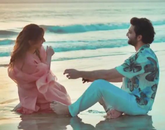 itskayryn's tweet photo. I can’t believe it’s ended that was just beautiful #meemsemohabbat https://t.co/7Xc2XwoNhW
