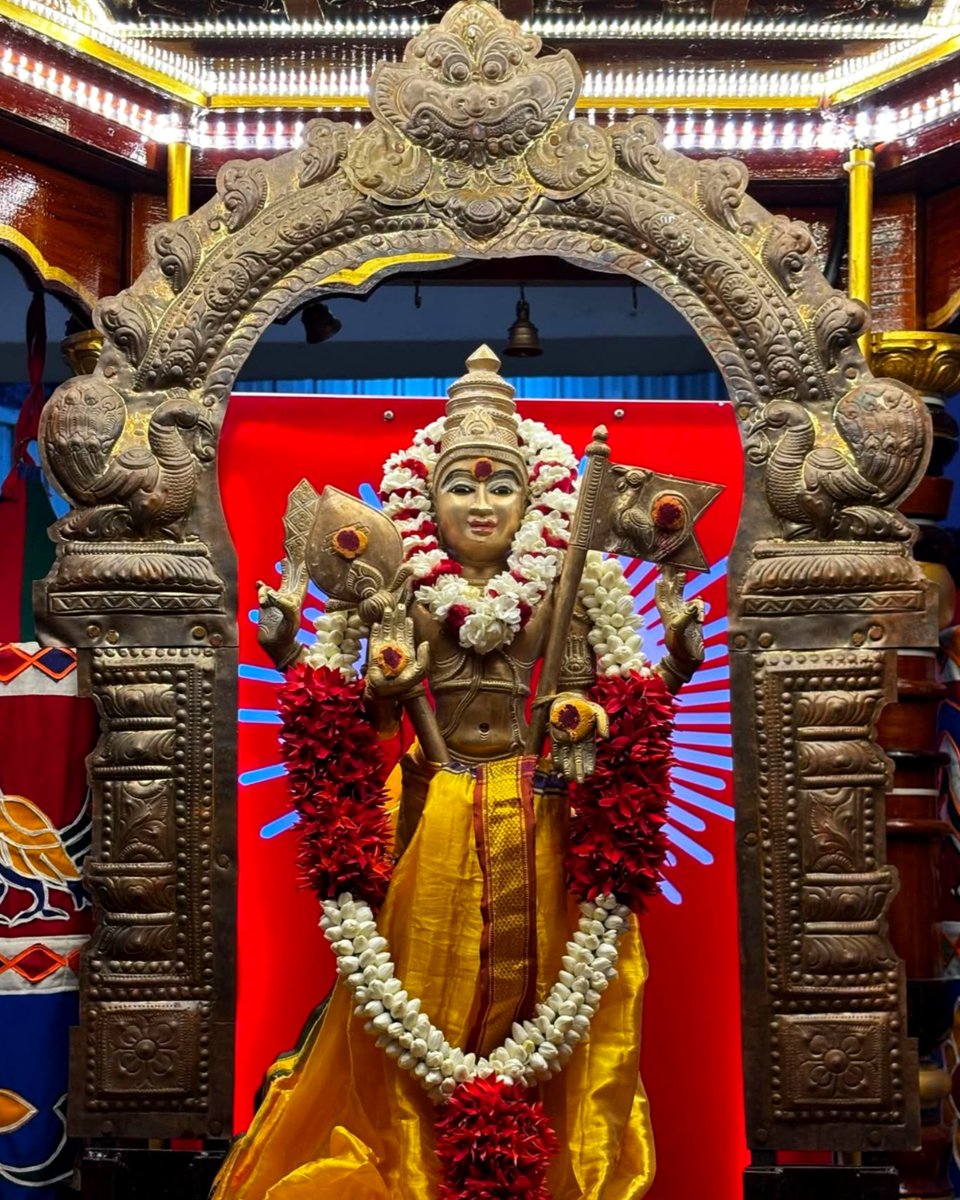 ChendurMuruga's tweet photo. கந்தனை எண்ணியே வந்தனை செய்வோர்க்கு காரியம் கைகூடுமே
பகை மாறி உறவாடுமே
சிவ மைந்தன் அருளாலே மெய்யறிவுண்டாகி
மேன்மை உயர்வாகுமே
ஐயன் முருகனைக் கூப்பிட்டு
முறையிட்ட பேருக்கு முற்றிய வினை தீருமே உடல் பற்றிய
பிணி ஆறுமே
வாழ்க்கை முற்றிலுமே நலம் 
பெற்று இனிதுற மெத்த
இன்பம் சேருமே

#முருகா https://t.co/ccLKyUlAH5