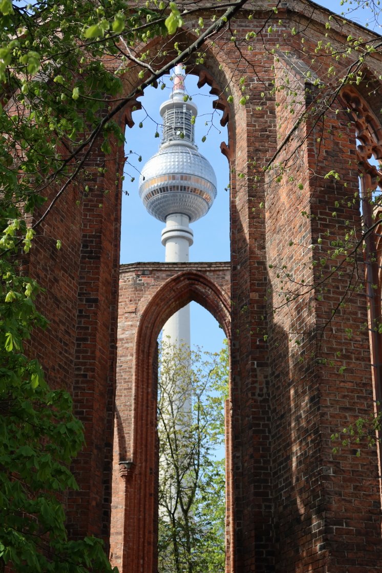 LuisenstadtF's tweet photo. Klosterkirche mit Fernsehturm https://t.co/AdSVUjylf9