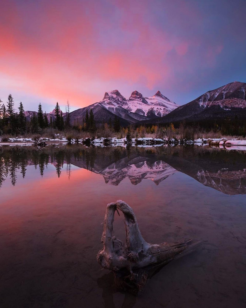TourismCanmore's tweet photo. Can you name each of the Three Sisters' mountain peaks? All guesses welcome! 

📸 on IG: danibanff | #ExploreCanmore #ExploreKananaskis https://t.co/CQ8dVDur0r