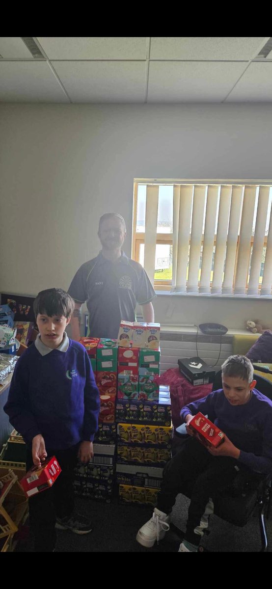 TanwenYMH's tweet photo. Thank you to Deeside Round Table, Flint &amp; Holywell Round Table and Walking 4 Wellness for all the Easter Egg donations for our pupils 
Also a big thank you to all the people who have donated for our bingo this evening including The Card Factory and Tesco, Mold. https://t.co/hTQownUiUs