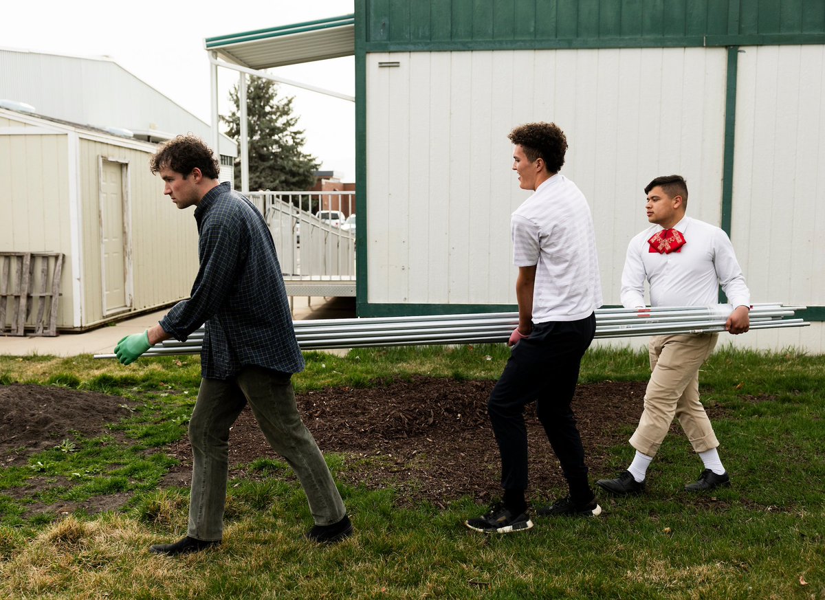 UtahIMF's tweet image. UIMF members attended a volunteer night hosted by the Center for Social Impact to learn more about agriculture and cultivation. They also prepared planting beds to grow fresh produce for UVU GRIT Garden’s Fresh Food Fridays. 
#uimf #uvu #agriculture #sustainability