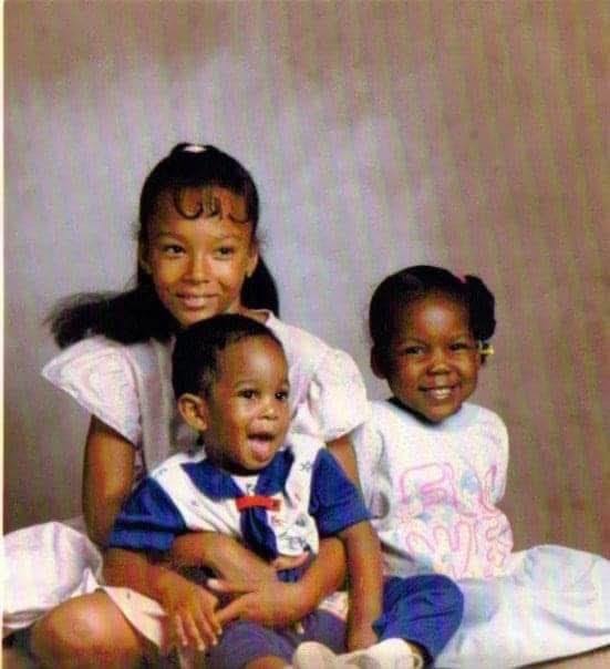 SlaylaMarie88's tweet image. Is it National Sibling Day fr? #ThereseKids 🩸 #MiddleChild