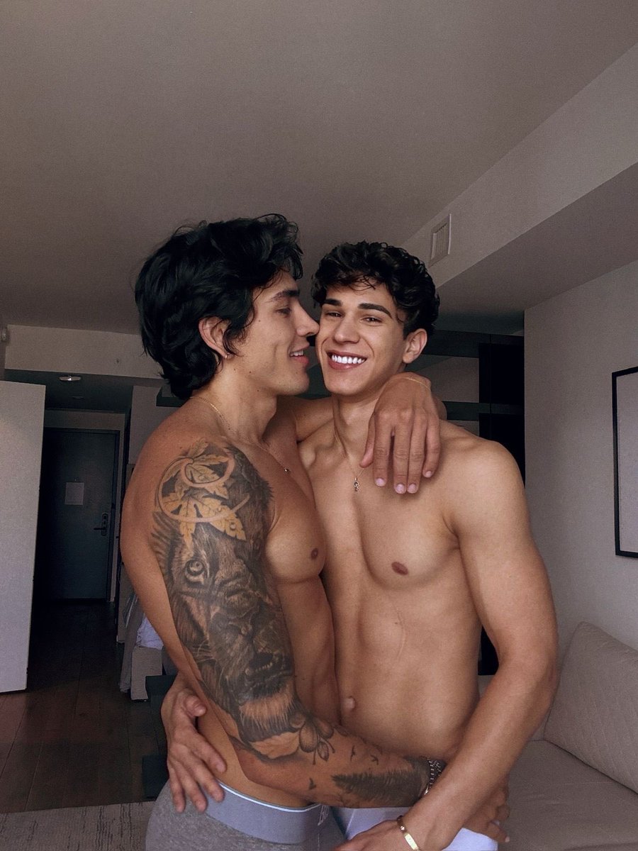 ;)  

linktr.ee/angell.garciaa…