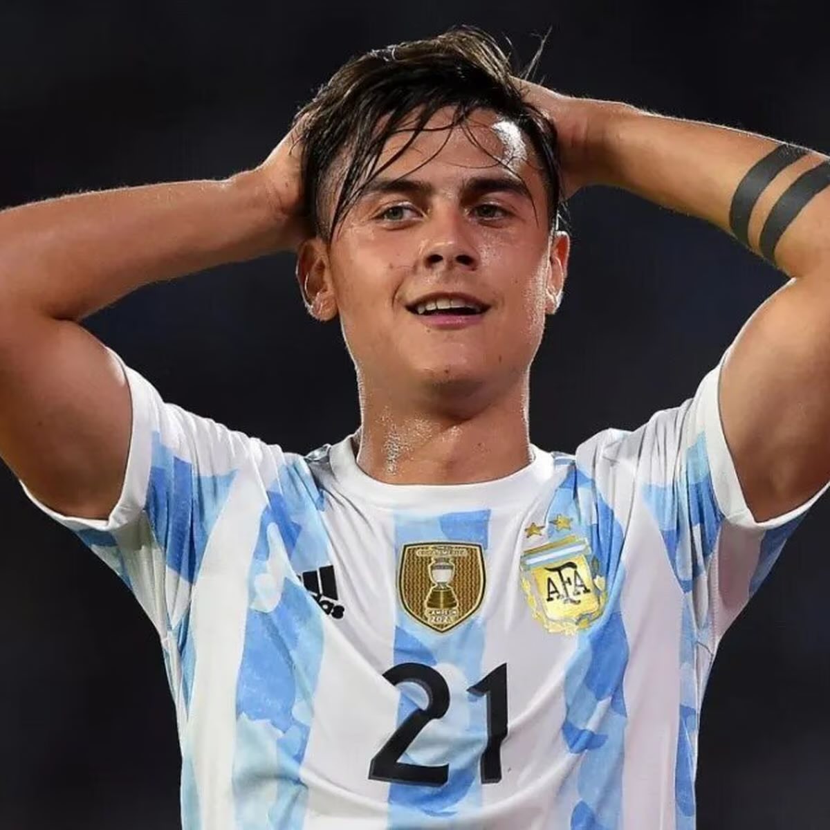 sebasemanok's tweet photo. BOMBA💥

Paulo se refirió por primera vez a su salida del club:

“Es difícil jugar con GOAT”

Luego rectifico:
“Por eso me tuve que ir, vi su nivel y supe que era hora de colgar las botas”

Paulo Dybala via Radio Semen ✍🏻🔥 https://t.co/6Z7y7bHl1W