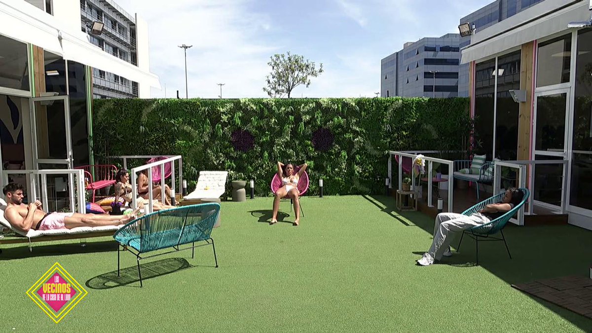 Bayan: "Tú sigue con tu falserio".
Sthefany: "Falsa tú, que es lo que ve la gente. Que eres muy falsa y metemierda. No tengo más nada que hablar contigo".

🏡 #Vecinos10A
🔴 Conéctate al DIRECTO: ver.tw/om74e