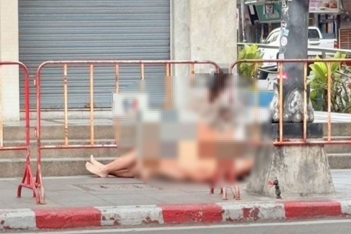 rtnoticias_br's tweet image. 🔞 Casal #chinês é flagrado fornicando na calçada e alega não saber que isso era crime na #Tailândia

Um homem de 67 anos e uma mulher de 37 foram acusados de comportamento obsceno em público após a polícia analisar as imagens de câmeras de segurança.