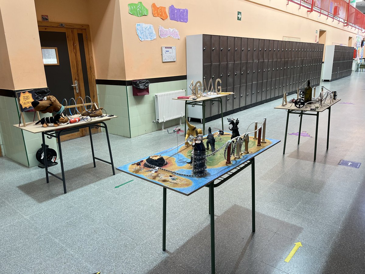 iesCMGaite_mzal's tweet photo. 🏁🏁Ya tenemos ganador en nuestra carrera de LEDS #OpenLedRace
Emoción hasta el final, 4 circuitos temáticos y mucha ilusión!!! Enhorabuena a todos los participantes!!🕹️👌👏
#STEAM #IESCMG #Moralzarzal https://t.co/EFJsqsFhjr