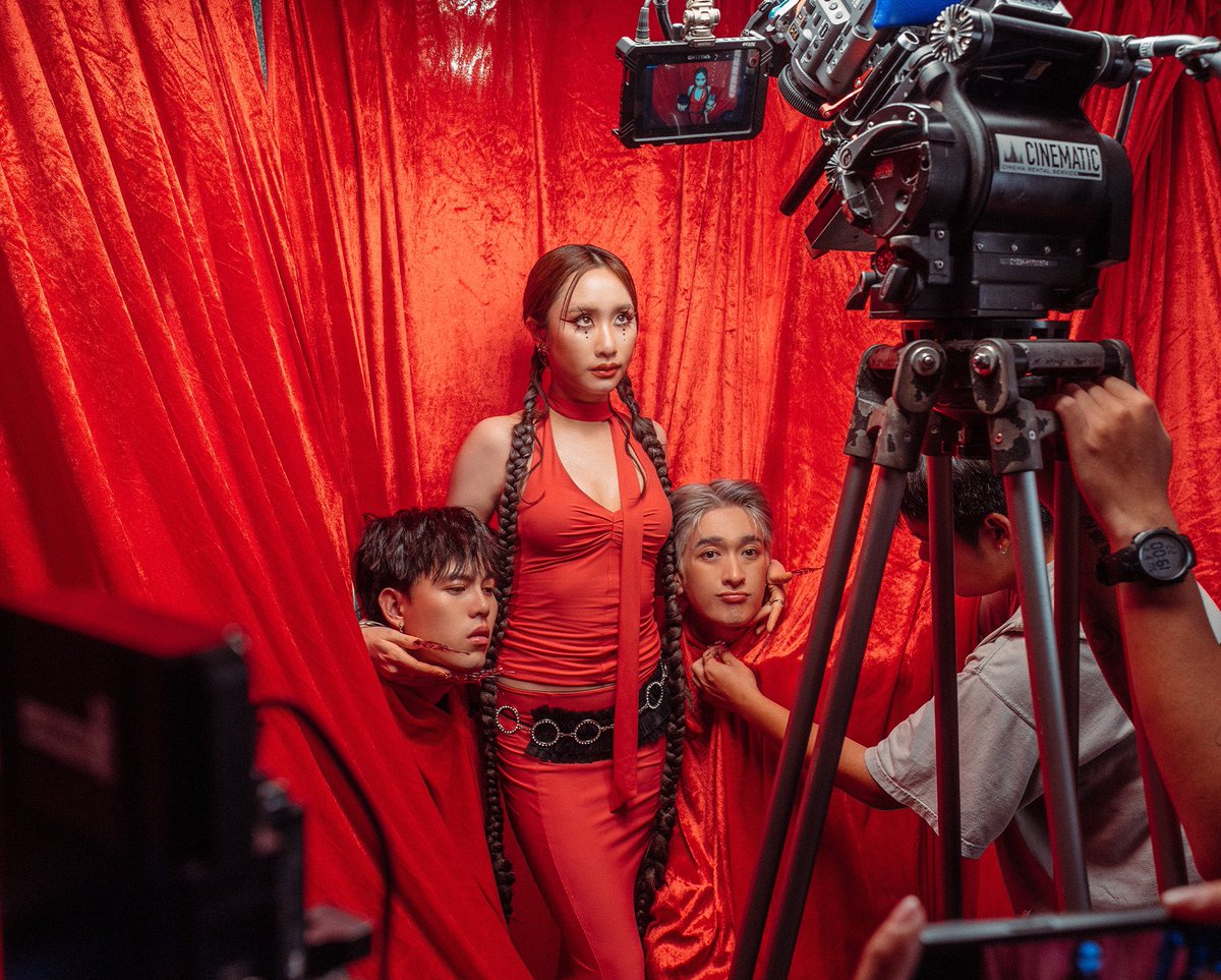 bbrace_official's tweet photo. คนนี้ของผม Behind the scenes 🤍
#คนนี้ของผม #Mababe
#bbrace #DazzRecords #MuzikMove https://t.co/8Bcs9FLIkZ