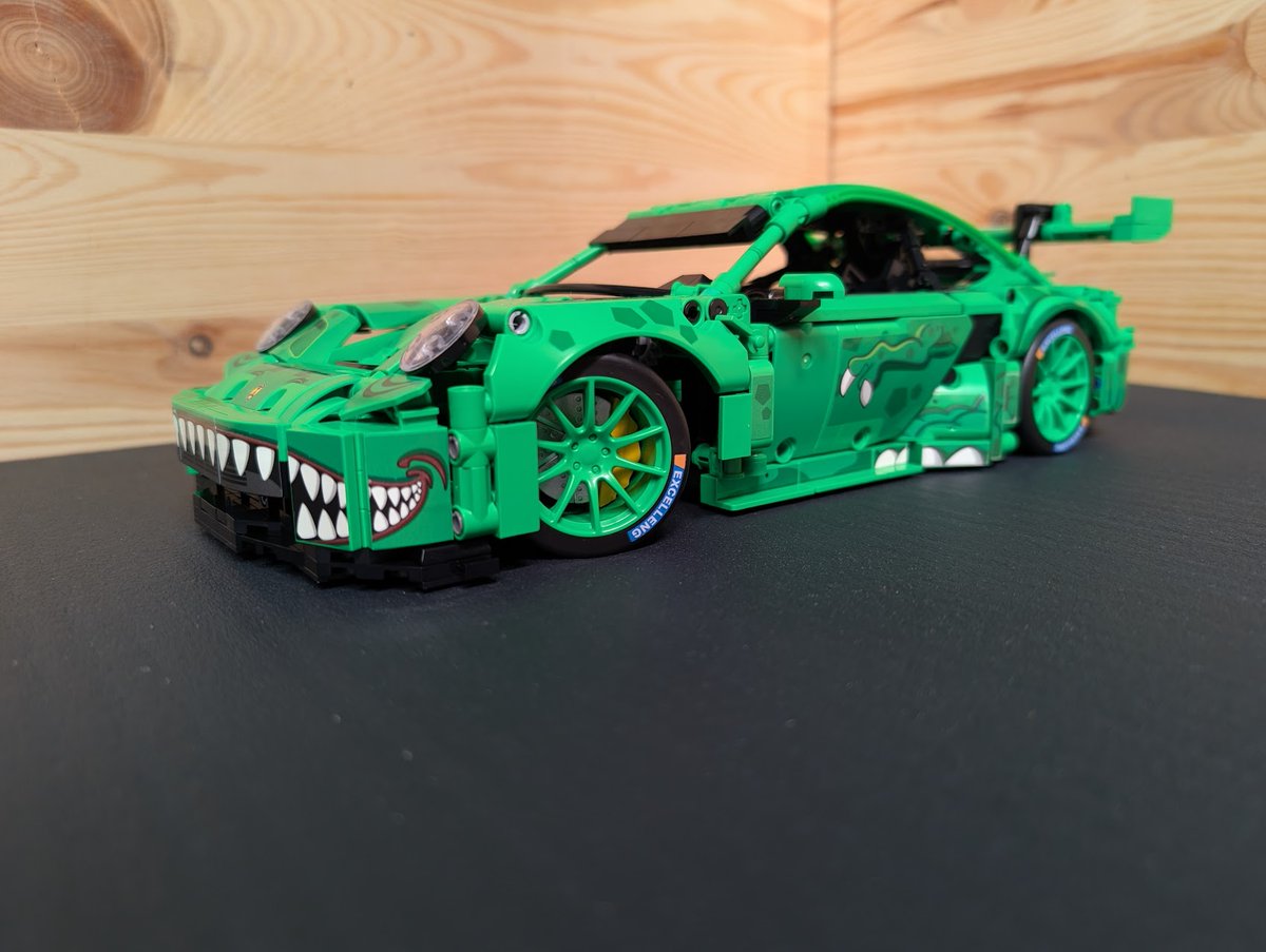 Its_a_Neteye's tweet photo. #Porsche 911 GT3-Rawr, built 2 days ago, now in all its glory with (almost) all of the (glow in the dark!) stickers. Also: Correctly colored pins? Ayo?!
Took quite a while to built, but was a lot of fun and looks amazing.

Set: Sembo 715019 #buildingbricks https://t.co/s3ihCNcfn6