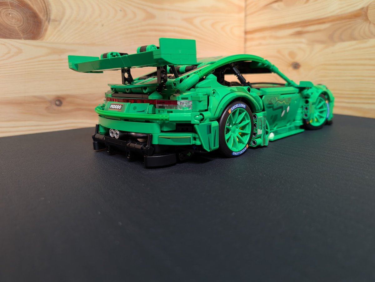 Its_a_Neteye's tweet photo. #Porsche 911 GT3-Rawr, built 2 days ago, now in all its glory with (almost) all of the (glow in the dark!) stickers. Also: Correctly colored pins? Ayo?!
Took quite a while to built, but was a lot of fun and looks amazing.

Set: Sembo 715019 #buildingbricks https://t.co/s3ihCNcfn6