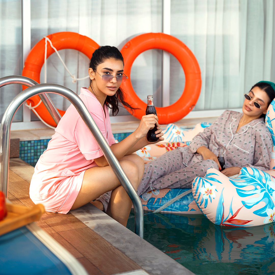 snoozoff's tweet photo. Serving looks by the pool and comfort with every stitch From morning coffee to poolside chill, our nightwear is made for every kind of moment.

Shop Now: https://t.co/SsSD4dbHsR

#ChicAndComfy #NightwearMood #SummerLoungeVibes https://t.co/fdcXLhVXvr