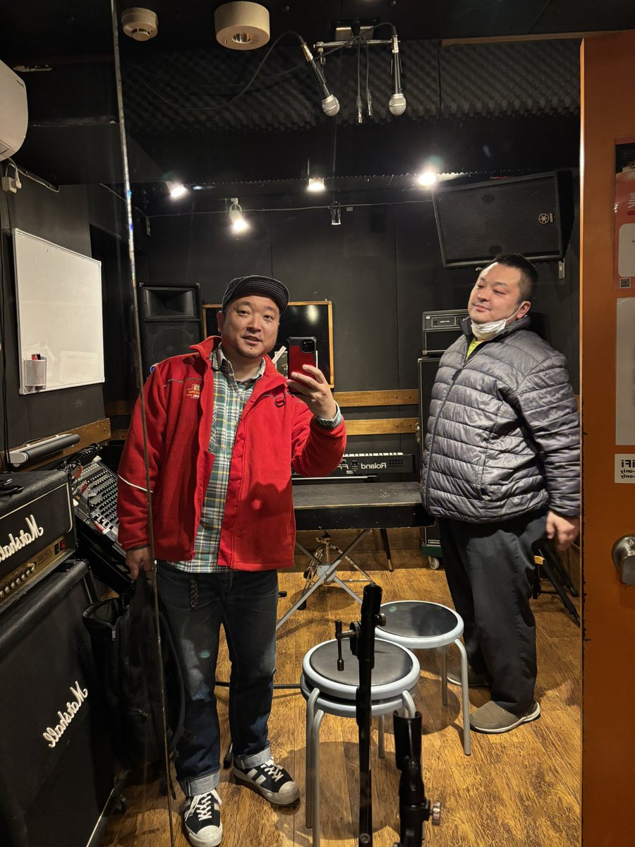 MadondaStaff's tweet photo. 歌のおじさんユニット、マドンダです。 https://t.co/osUHUO3Oen