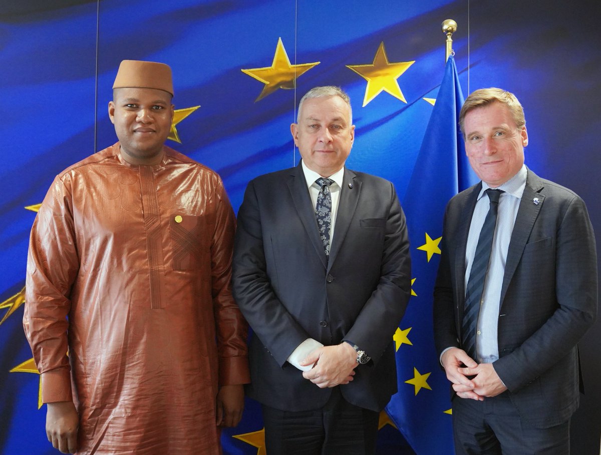 EESC_President's tweet photo. Productive trilateral with Commissioner @JozefSikela &amp; @louischeicks on boosting #CivilSociety’s voice in #EUAfrica partnership.

We proposed a joint mechanism to ensure meaningful dialogue, aligned with the Joint Africa-EU Strategy.

Looking forward to continued collaboration. https://t.co/t5U4VCnF4f
