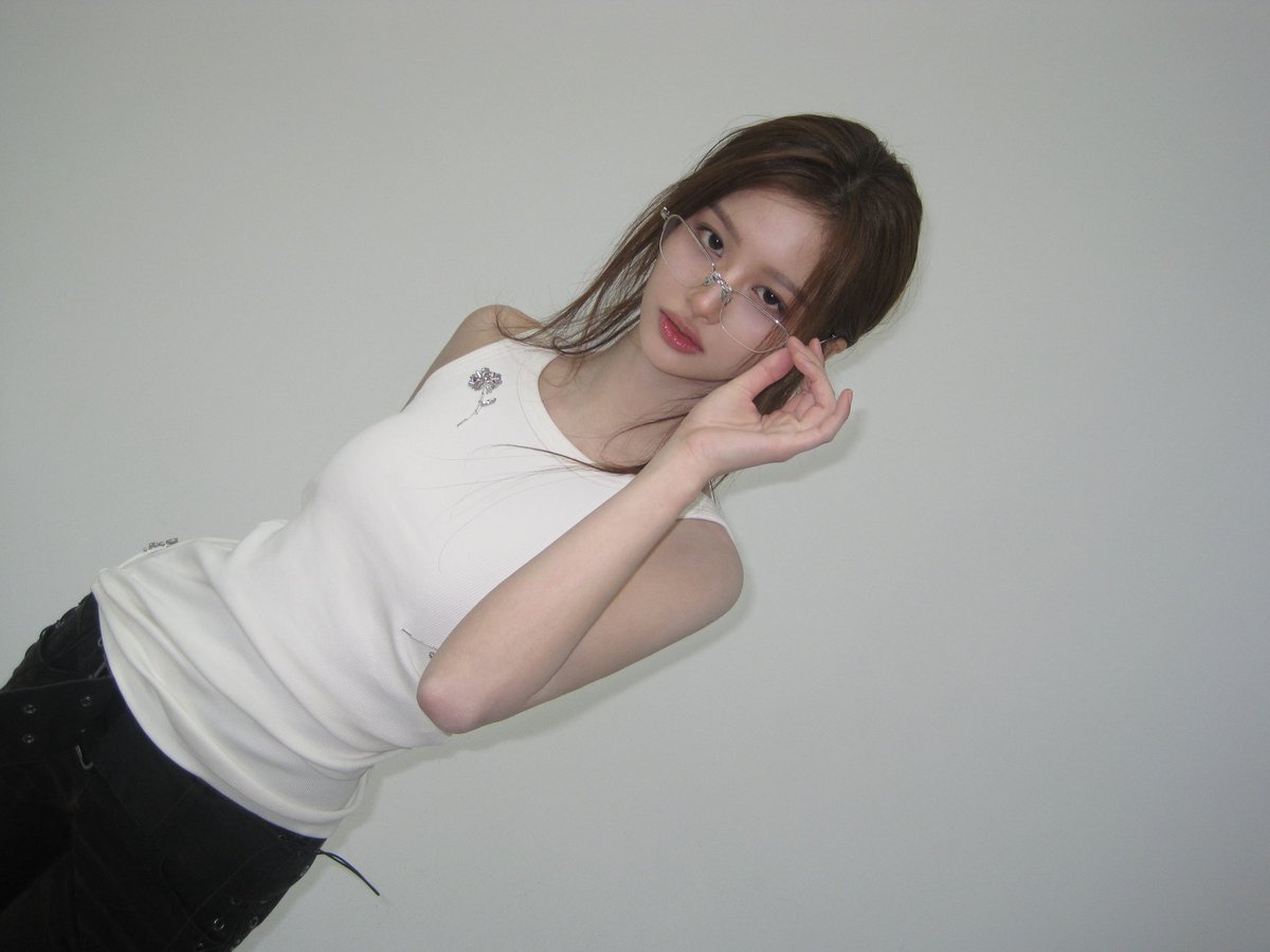 🤓😎

#NMIXX #엔믹스
#설윤 #SULLYOON