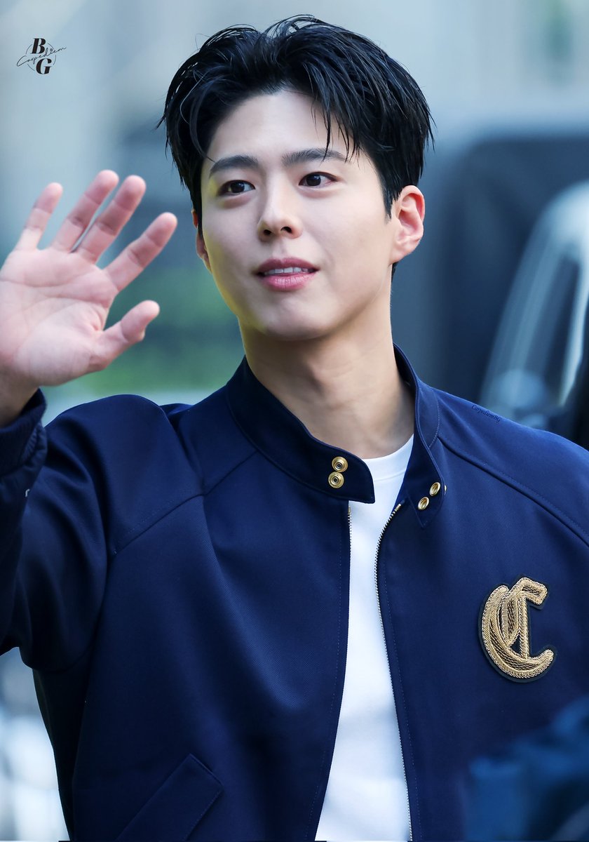 CarpediemB616's tweet photo. 250408 #박보검의칸타빌레 출근길
다시 만날 봄🌸💫
@BOGUMMY 
#박보검 #ParkBoGum #더시즌즈 https://t.co/tJsedO1lXk