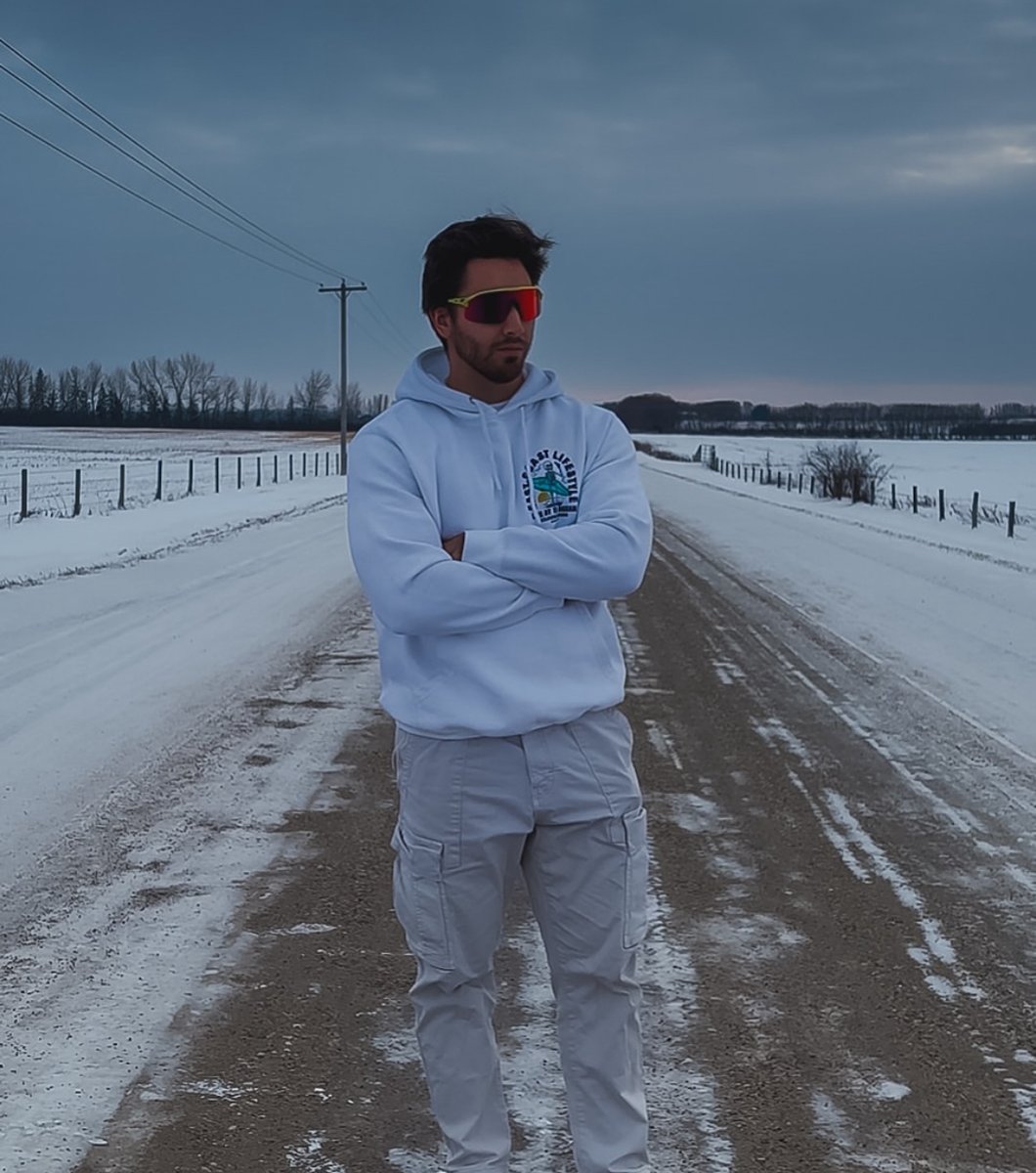Conner’s staying sharp in the chill with the Mystic frames ❄️ Polarized clarity + cold-weather comfort.

Use code CONNER for 15% off. #VigorEyewear
l8r.it/ti3W