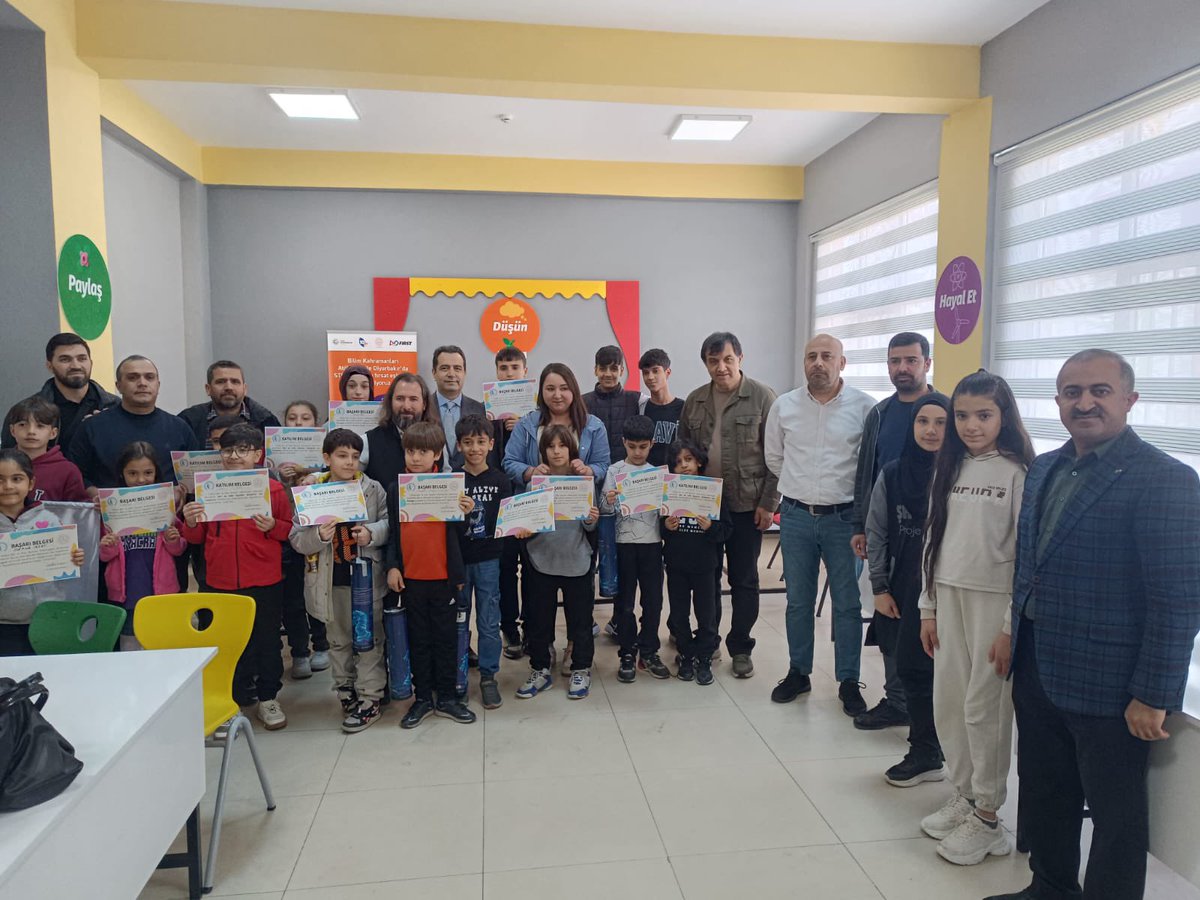 kayapinarmem's tweet photo. Akıl ve Zeka oyunları Kayapinar İlçe Birinciliği Müsabakaları Prof.Dr.Fuat SEZGİN İlkokulunda yapıldı. 
Dereceye giren öğrencilere ödülleri Şube Müdürümüz Mehmet Sami Gürkan tarafından takdim edildi. 
Katılım gösteren tüm ögrencilerimizi tebrik eder, emeği geçen öğretmen ve idarecilerimize  teşekkür ederiz. 
@TheKaymakam @Murat4Kucukali