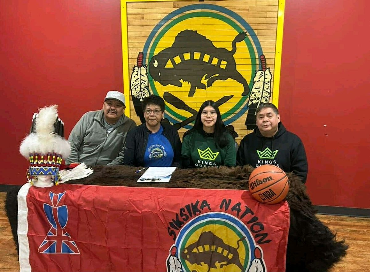 ndnsports's tweet image. Selena Maguire (Siksika/Piikani) Signs with Red Deer Polytechnic College to continue her education and basketball career. 
#NativeAthlete #FirstNations #Siksika #Piikani

buff.ly/hraL059