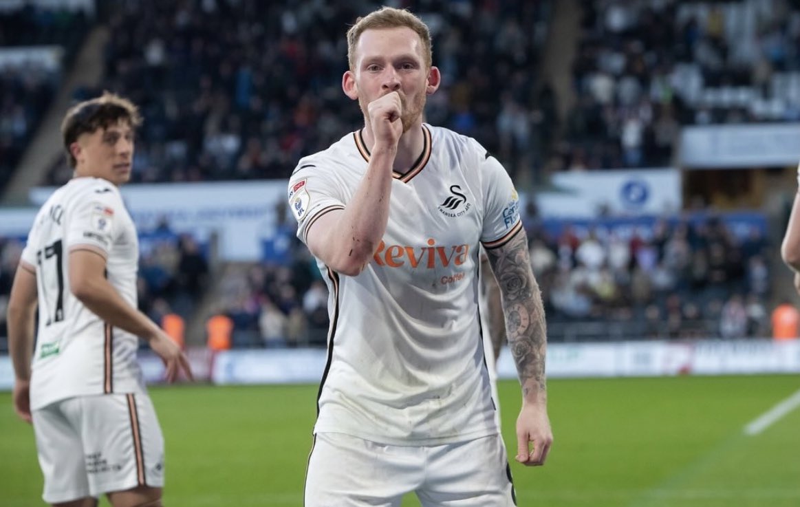 trystanbending's tweet photo. Two number 8’s have played for Swansea this year, and I know which one I prefer 😮‍💨🦢 https://t.co/owgWmTwWuz