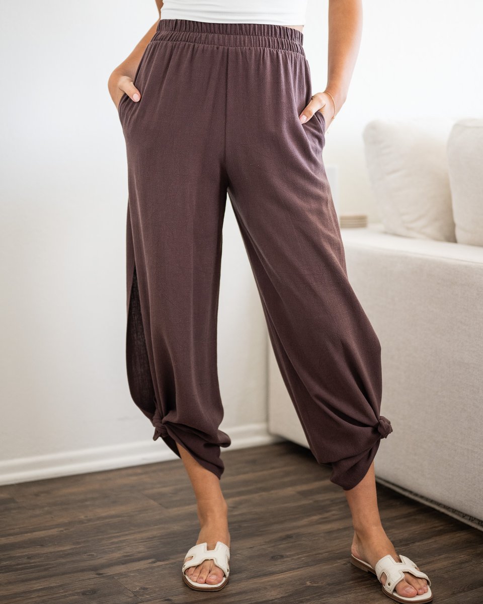 livesozy's tweet photo. Two ways to wear the new magical premium linen blend pant 😍 Let it flow or tie it up 👏
🔎 : Linen Lydia Pant
#LiveSozy #FashionToBeProudOf https://t.co/CEng4E34Jq
