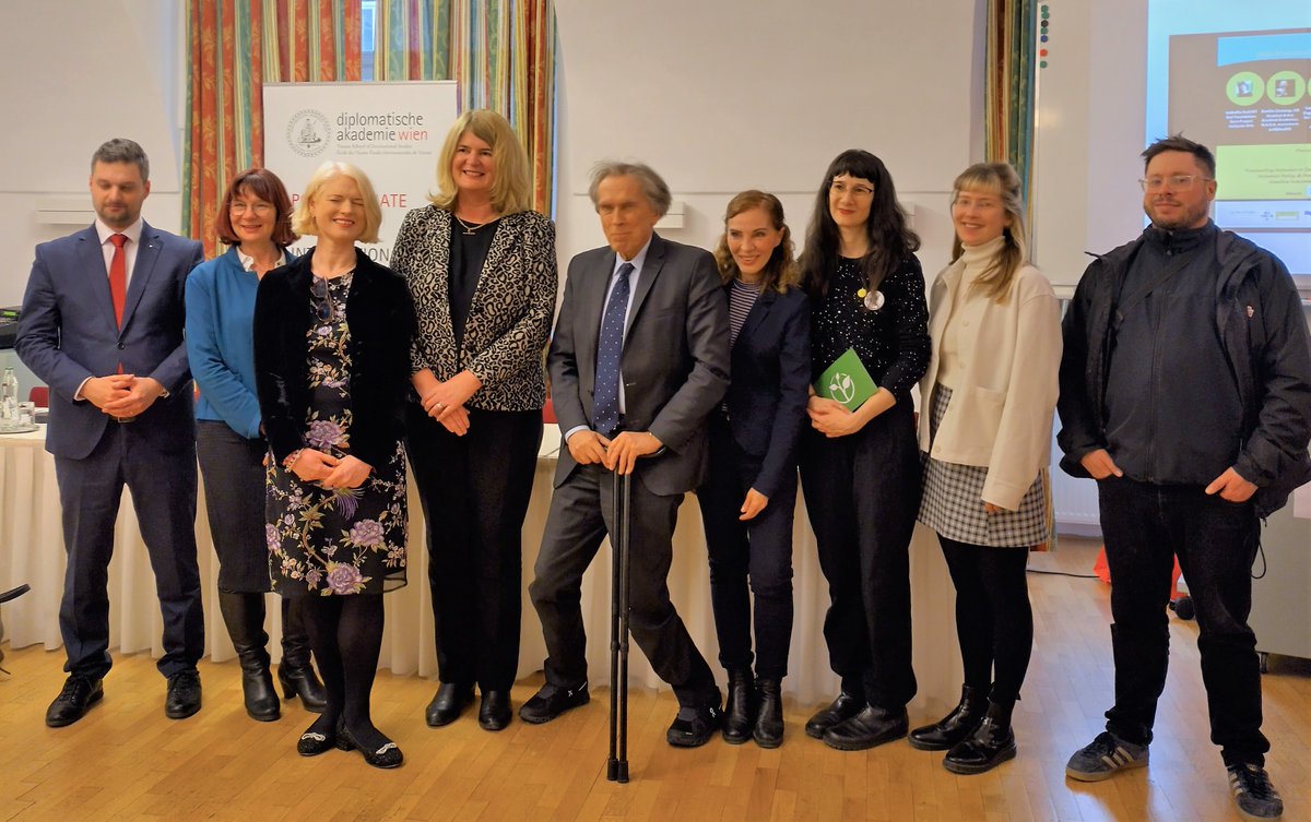 Embassy of Ireland, Vienna (@irlembvienna) on Twitter photo Ambassador Cullinane was delighted to speak at this week's InSight Dots4Futures event at <a href="/DA_vienna/">Diplomatische Akademie Wien</a> alongside Irish artist and activist <a href="/emilieconway/">Emilie Conway</a>, promoting inclusion and opportunities for people with a disability in all areas of society Ambassador Cullinane was delighted to speak at this week's InSight Dots4Futures event at <a href="/DA_vienna/">Diplomatische Akademie Wien</a> alongside Irish artist and activist <a href="/emilieconway/">Emilie Conway</a>, promoting inclusion and opportunities for people with a disability in all areas of society