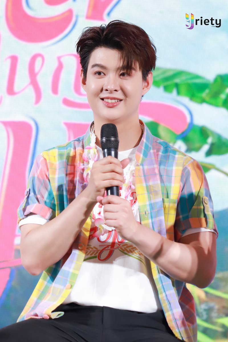 "ภูม - เซ้นต์" ในงานแถลงข่าวซีรีส์เรื่อง "หวานใจผู้ใหญ่จอม" 💗✨

MY SWEETHEART JOM PRESSCON 
#แถลงข่าวหวานใจผู้ใหญ่จอม 
#MySweetheartJom 
#หวานใจผู้ใหญ่จอม 
#ppoomntp_
#Saint_sup 
#idolfactoryTH 
#Yriety