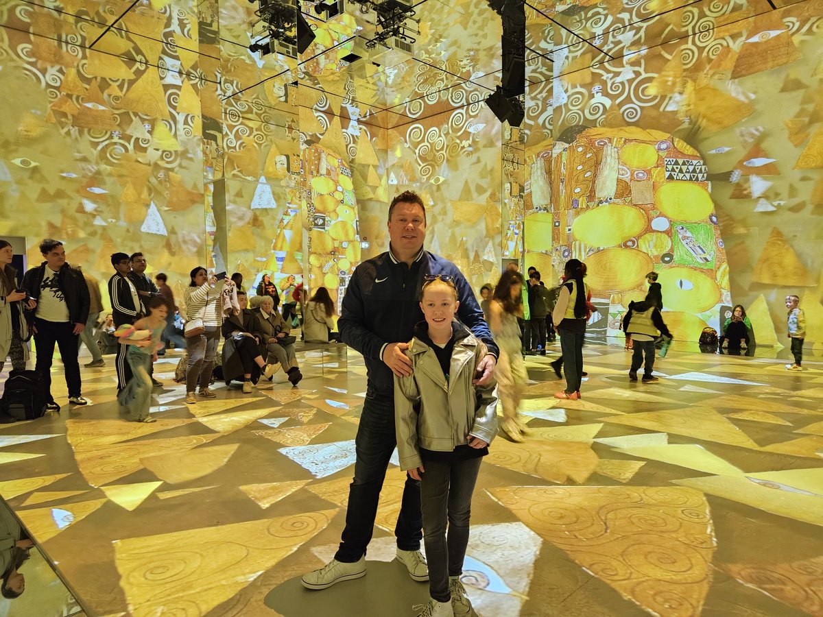 maximjkelly's tweet image. Very cool immersive art experience at #Frameless exhibition at #MarbleArch - loved the #Klimt stuff 😍